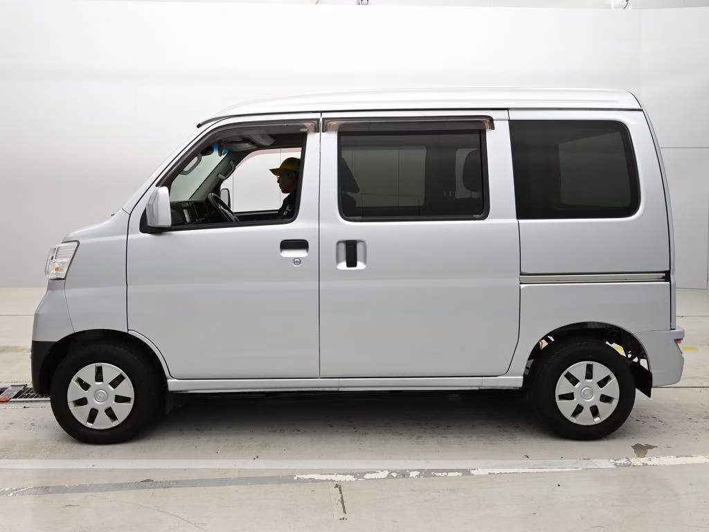 TOYOTA PIXIS VAN