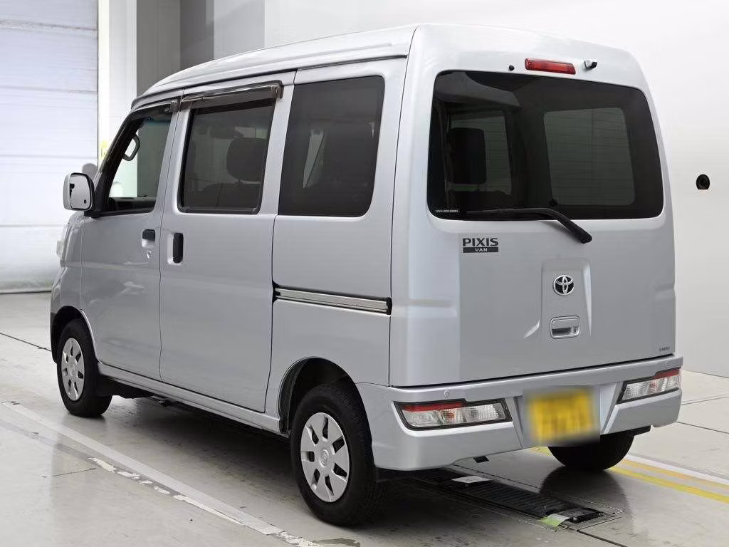 TOYOTA PIXIS VAN