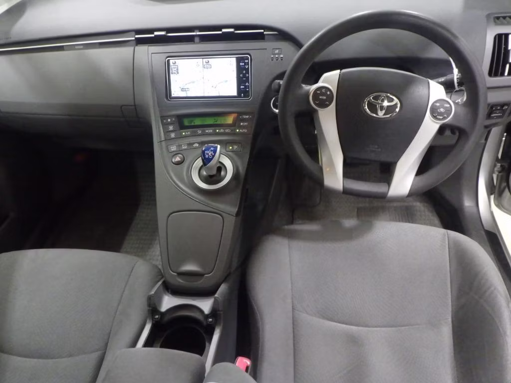 TOYOTA PRIUS
