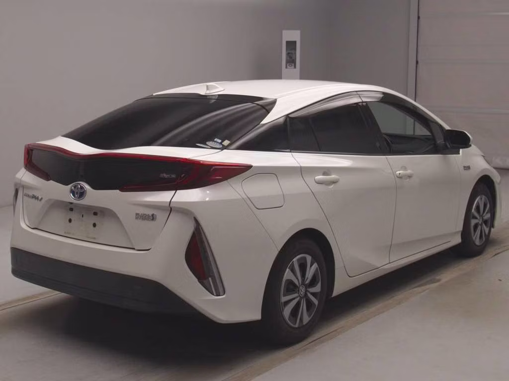 TOYOTA PRIUS PHV