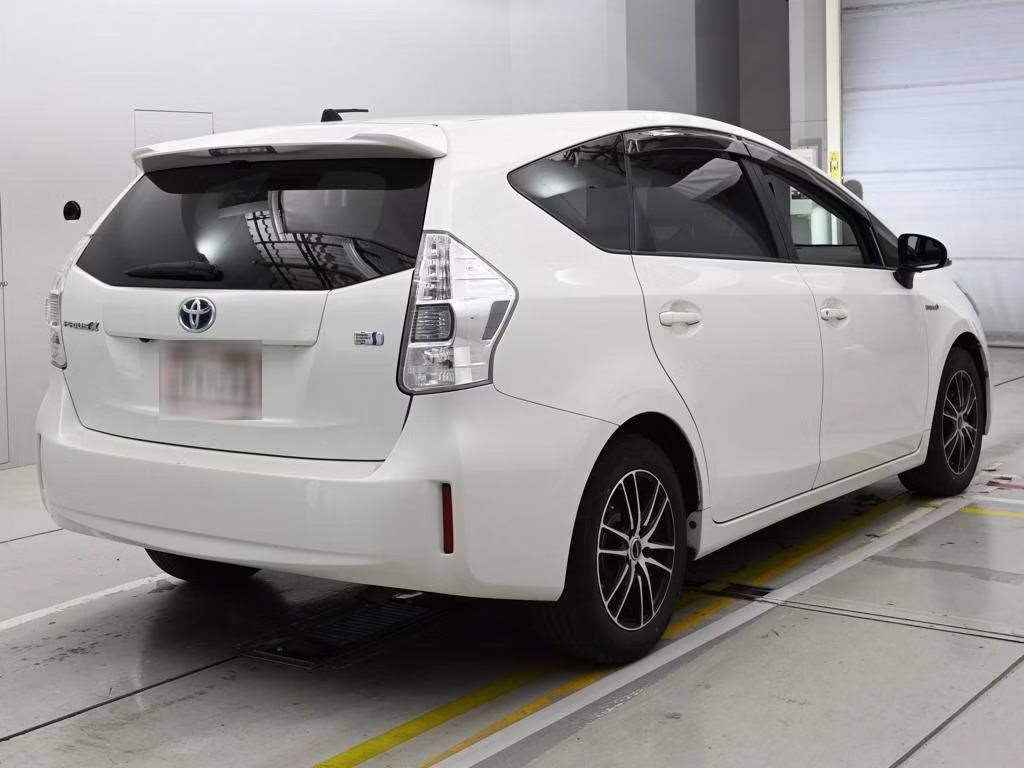 TOYOTA PRIUS ALPHA