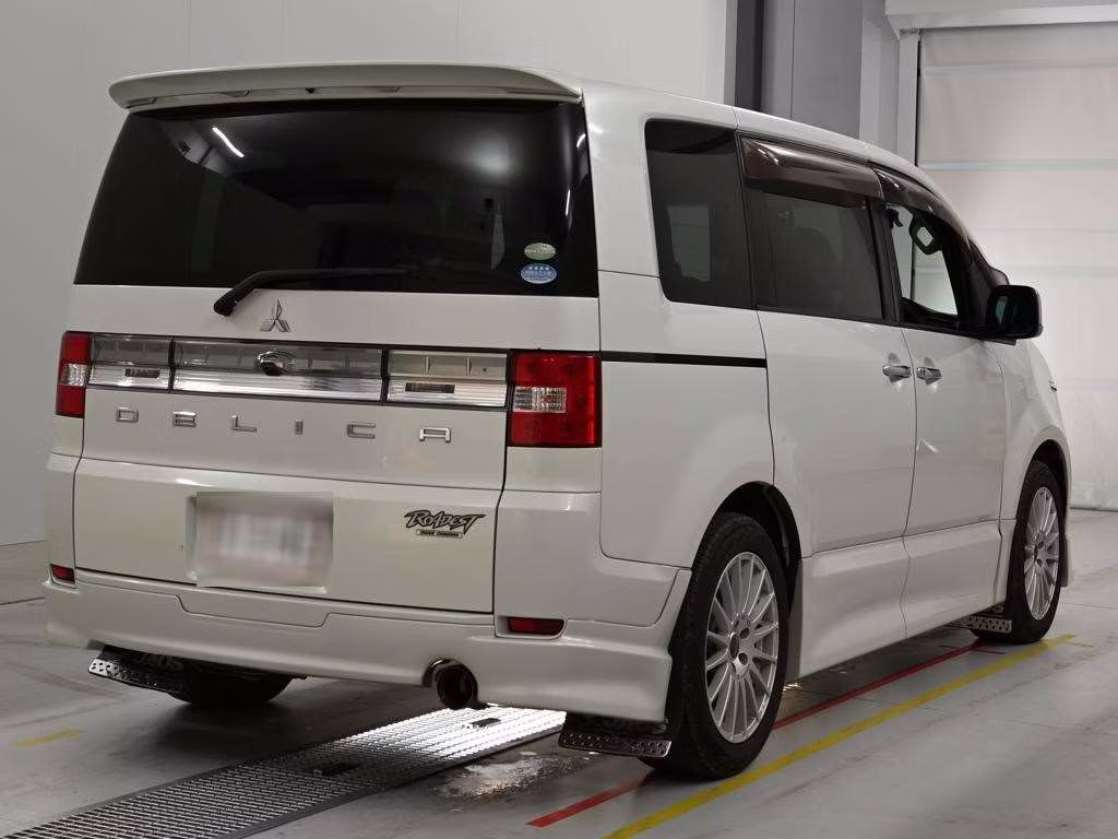 MITSUBISHI DELICA D:5