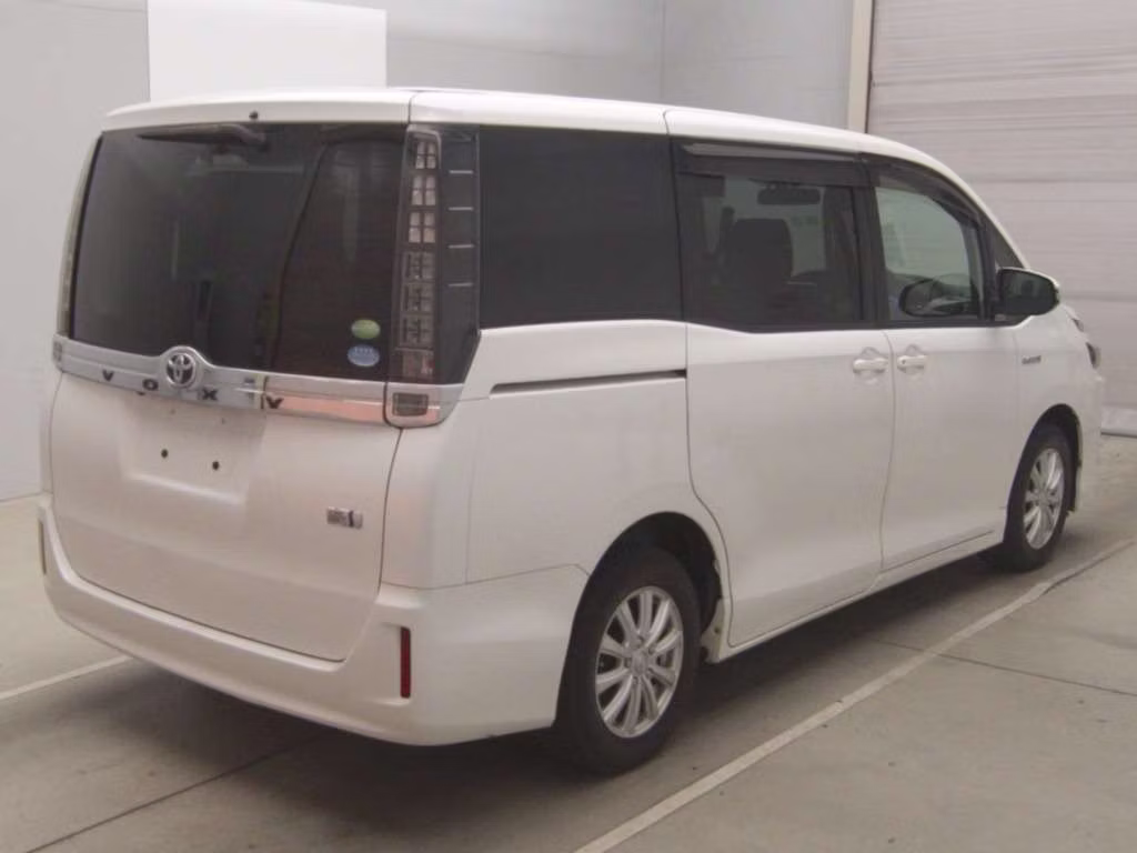 TOYOTA VOXY