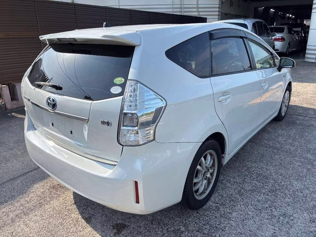 TOYOTA PRIUS ALPHA