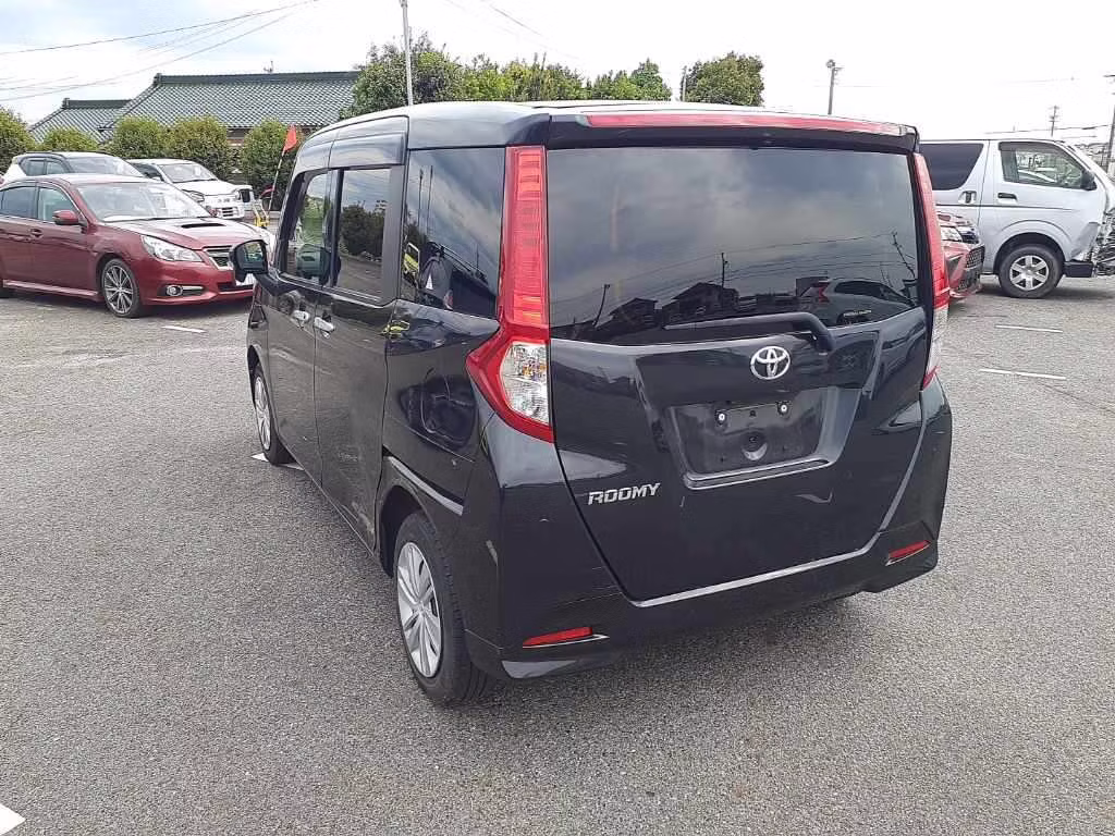TOYOTA ROOMY