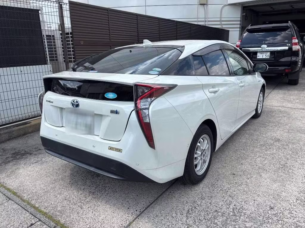 TOYOTA PRIUS