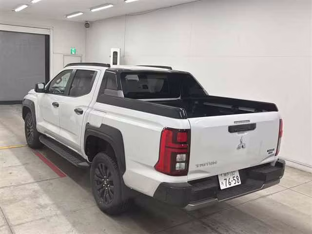 MITSUBISHI TRITON