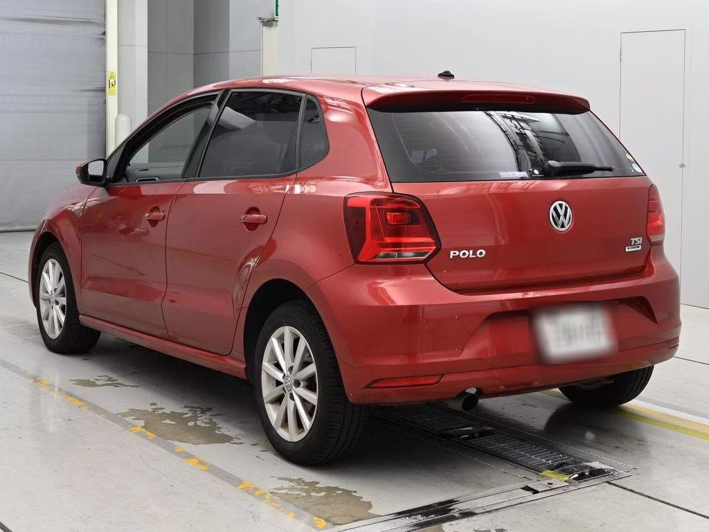 VOLKSWAGEN POLO