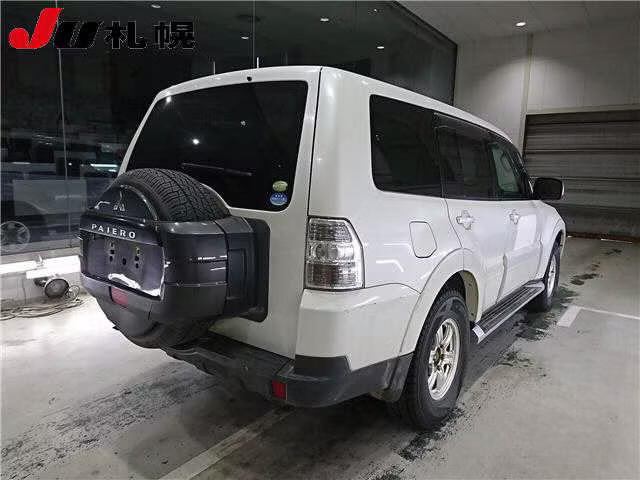 MITSUBISHI PAJERO