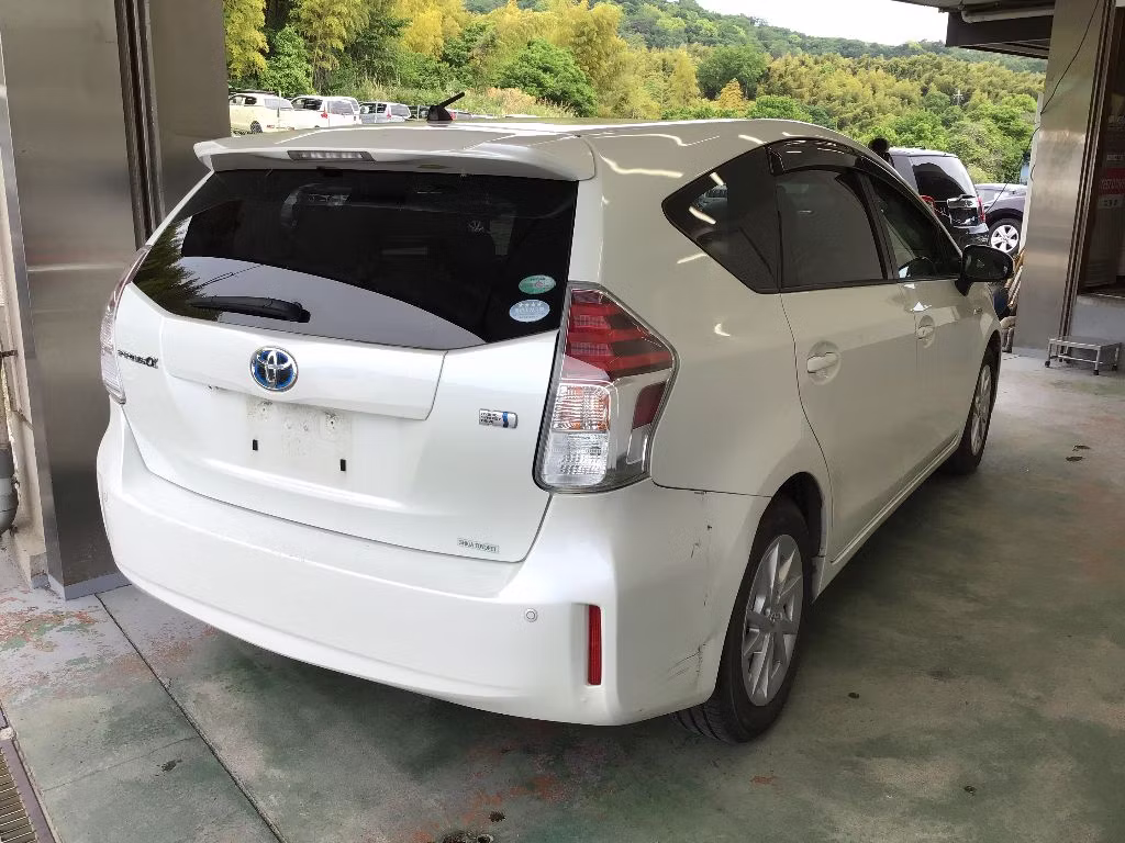 TOYOTA PRIUS ALPHA