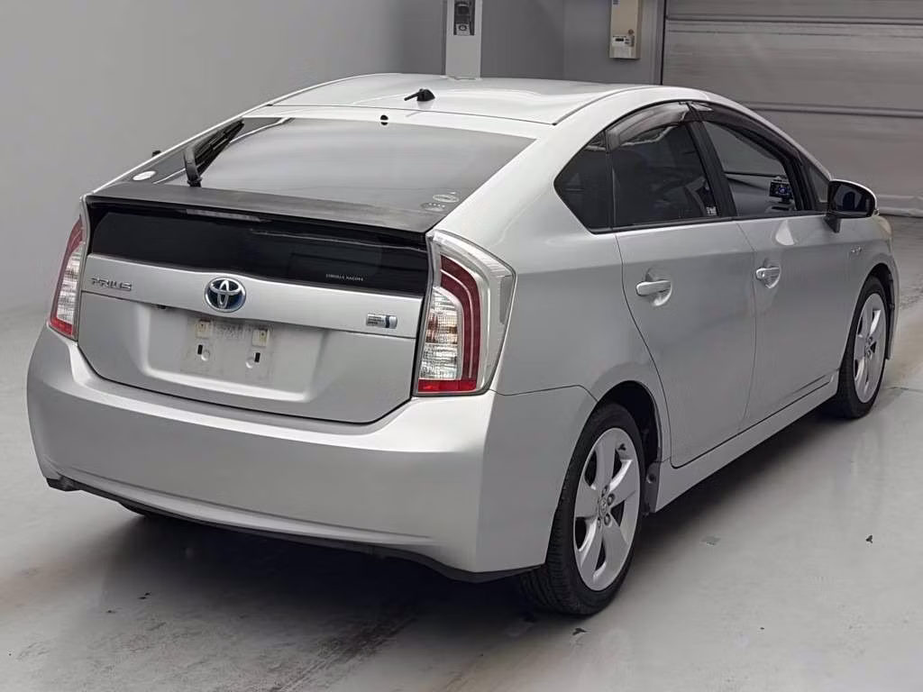 TOYOTA PRIUS
