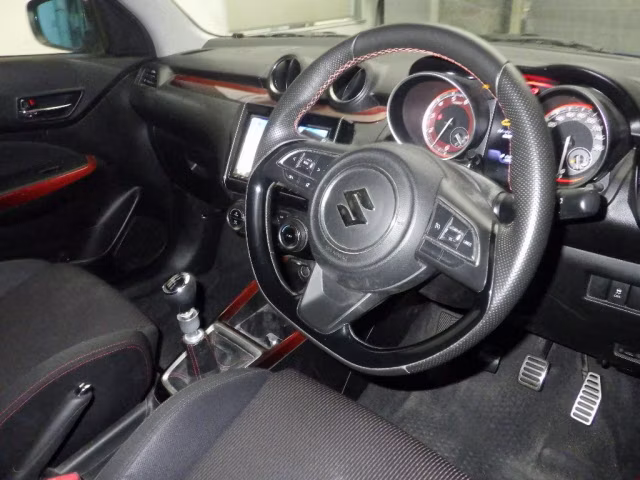 SUZUKI SWIFT