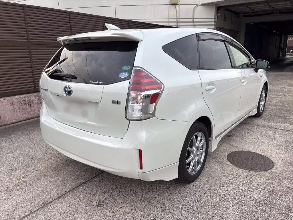 TOYOTA PRIUS ALPHA