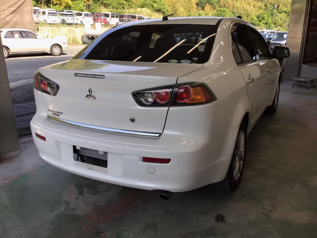 MITSUBISHI GALANT FORTIS