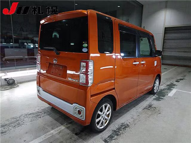 DAIHATSU WAKE