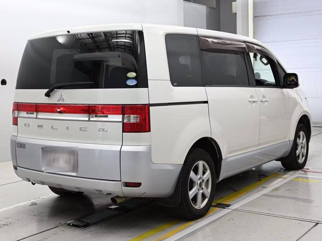 MITSUBISHI DELICA D:5