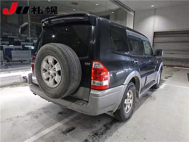 MITSUBISHI PAJERO