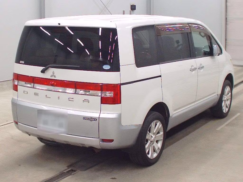 MITSUBISHI DELICA D:5
