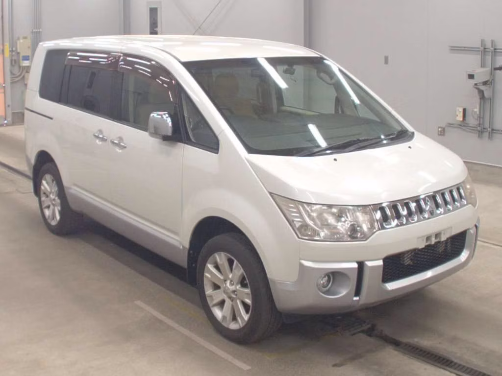 MITSUBISHI DELICA D:5