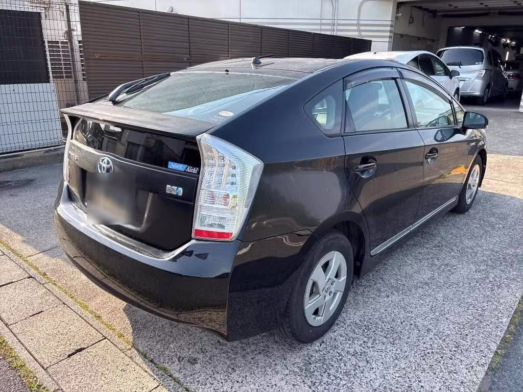 TOYOTA PRIUS