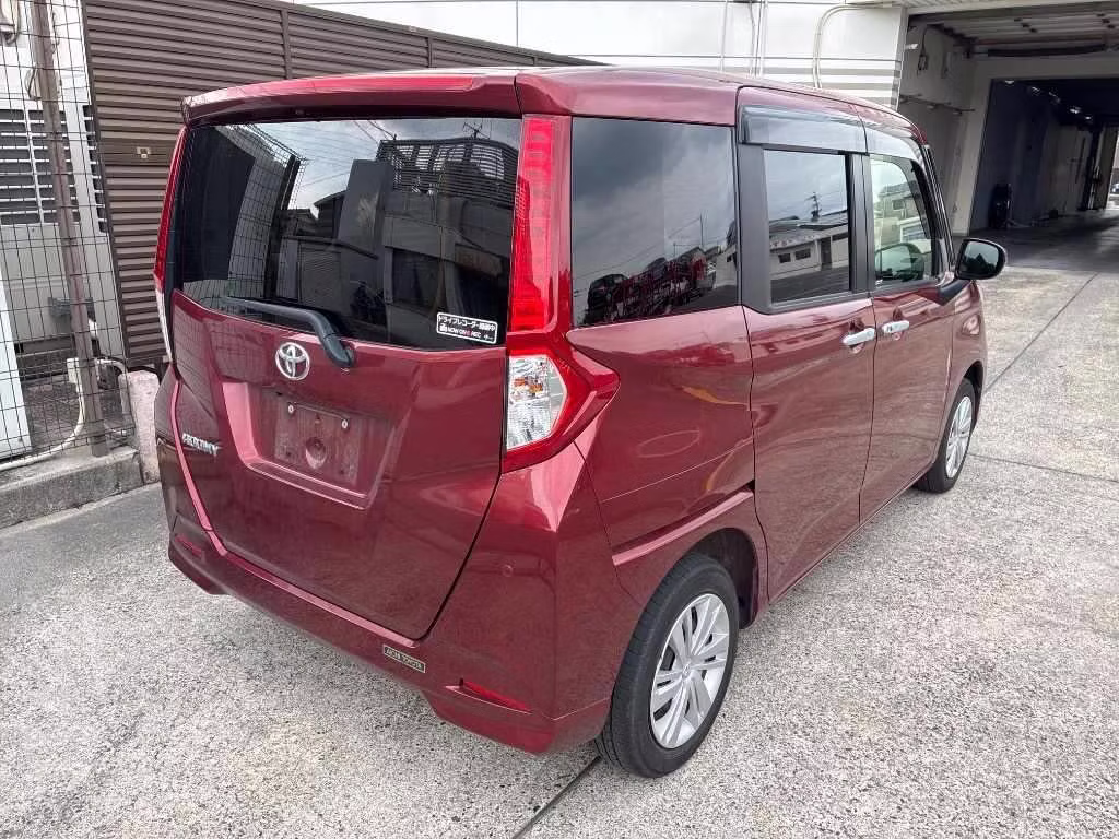 TOYOTA ROOMY