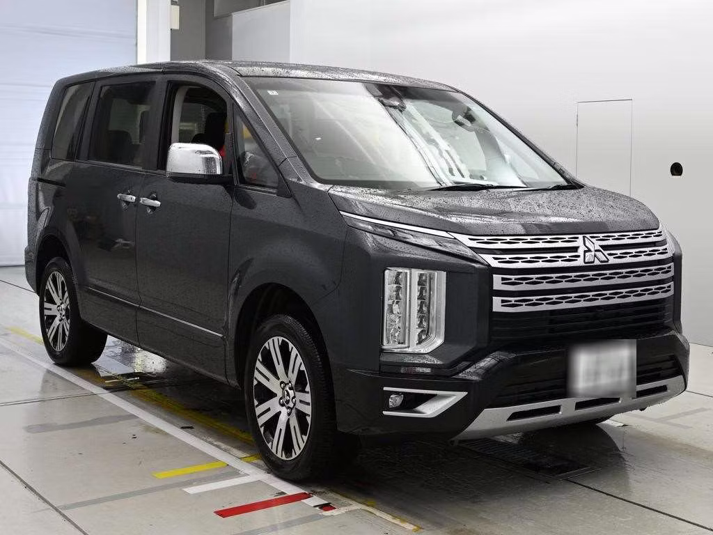 MITSUBISHI DELICA D:5