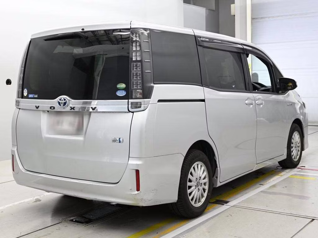 TOYOTA VOXY