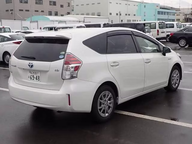 TOYOTA PRIUS ALPHA