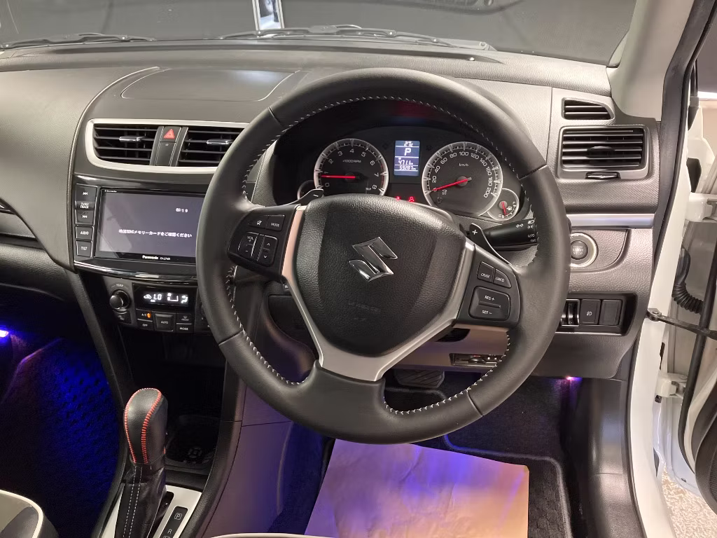 SUZUKI SWIFT