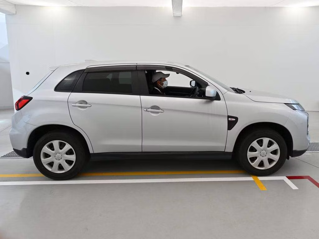 MITSUBISHI RVR