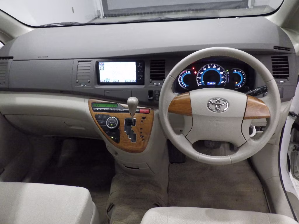 TOYOTA ISIS
