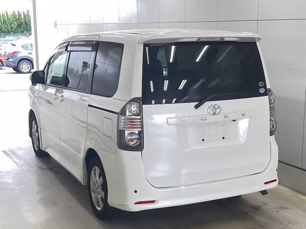 TOYOTA VOXY