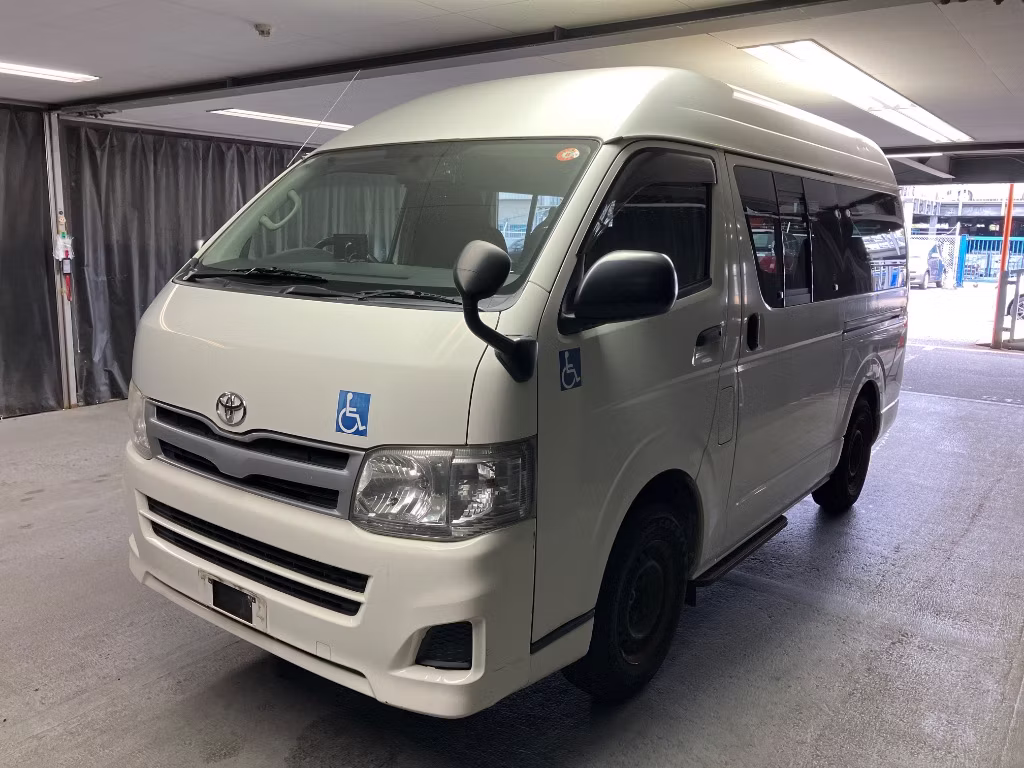 TOYOTA REGIUS ACE