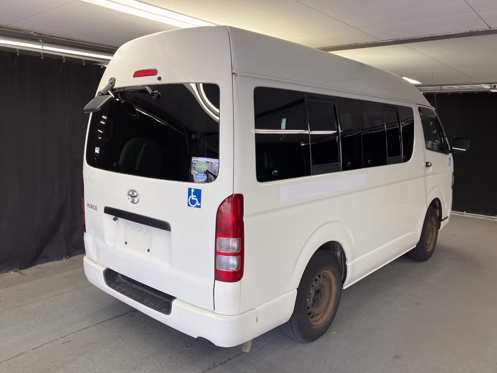 TOYOTA REGIUS ACE