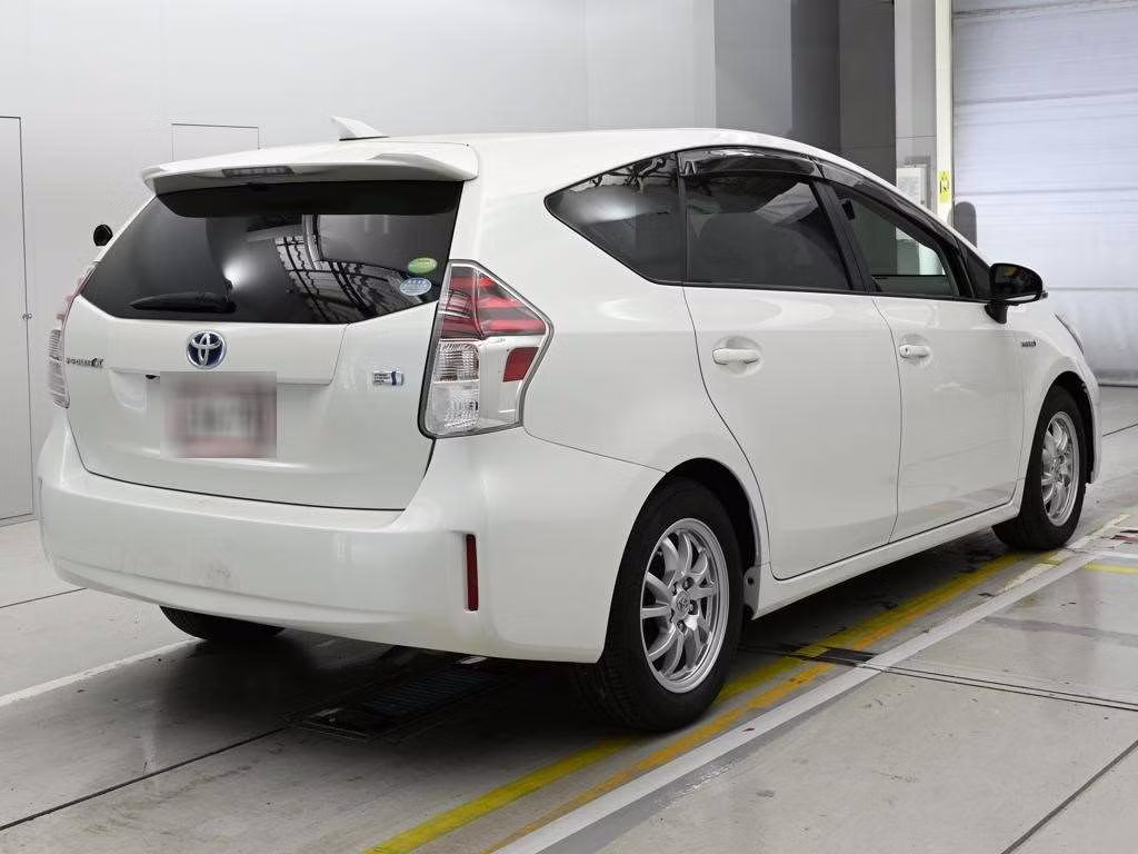 TOYOTA PRIUS ALPHA