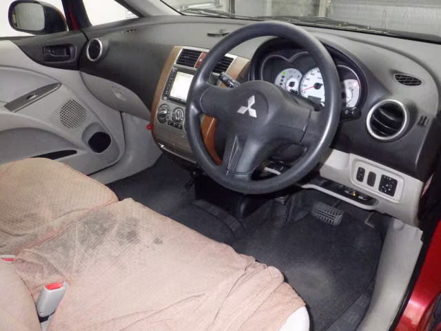 MITSUBISHI COLT