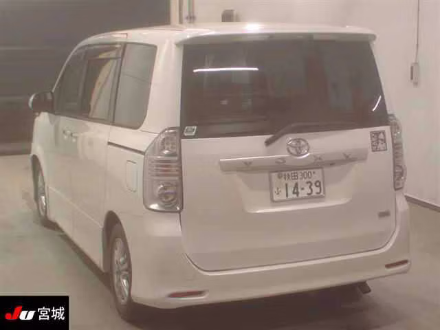 TOYOTA VOXY