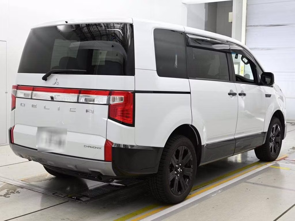 MITSUBISHI DELICA D:5