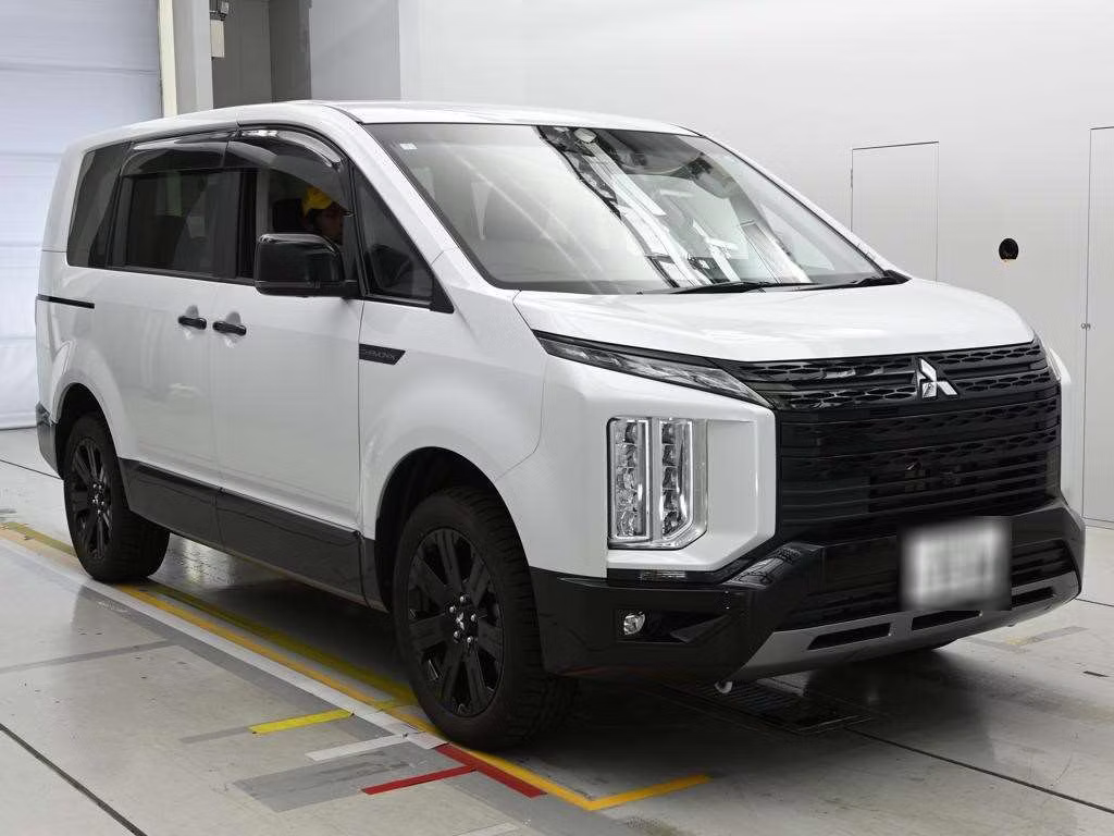 MITSUBISHI DELICA D:5