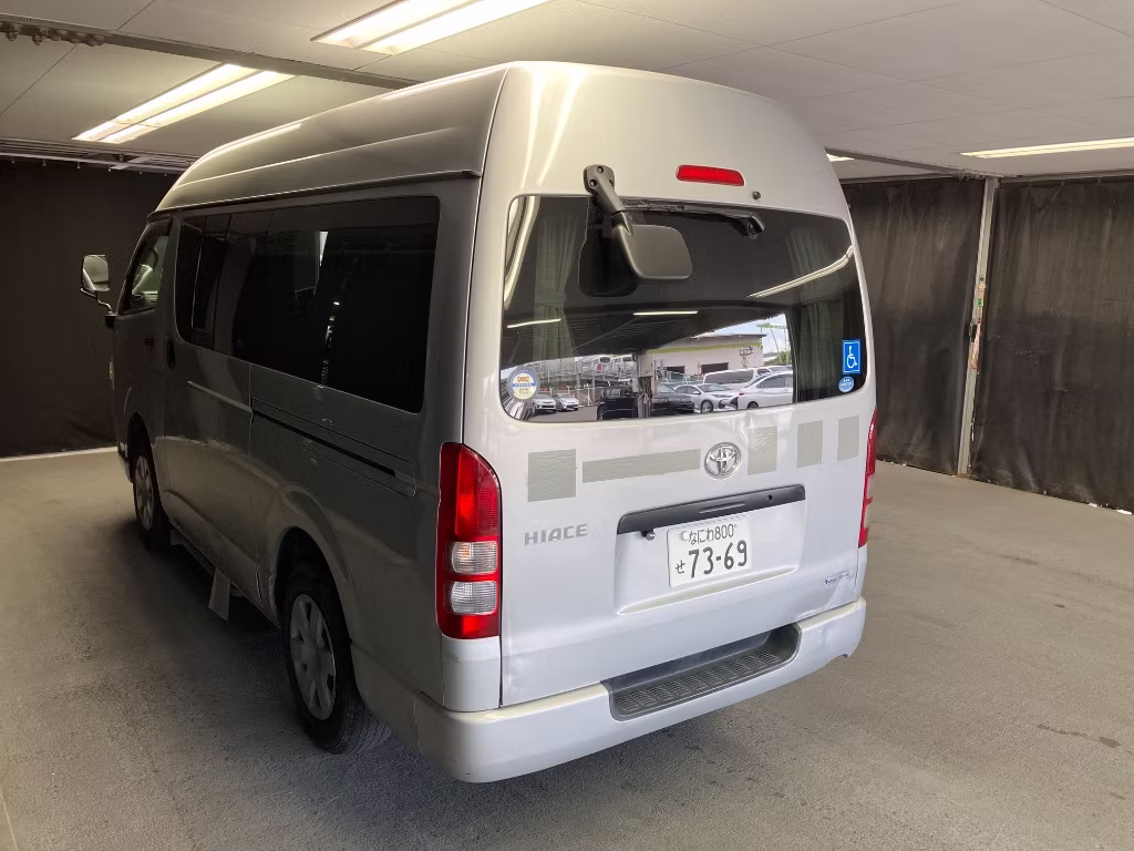 TOYOTA REGIUS ACE