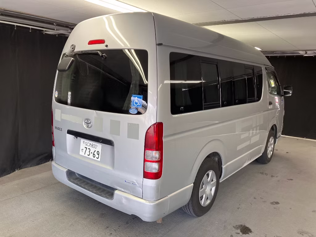 TOYOTA REGIUS ACE