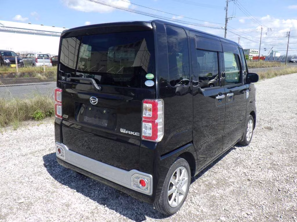 DAIHATSU WAKE