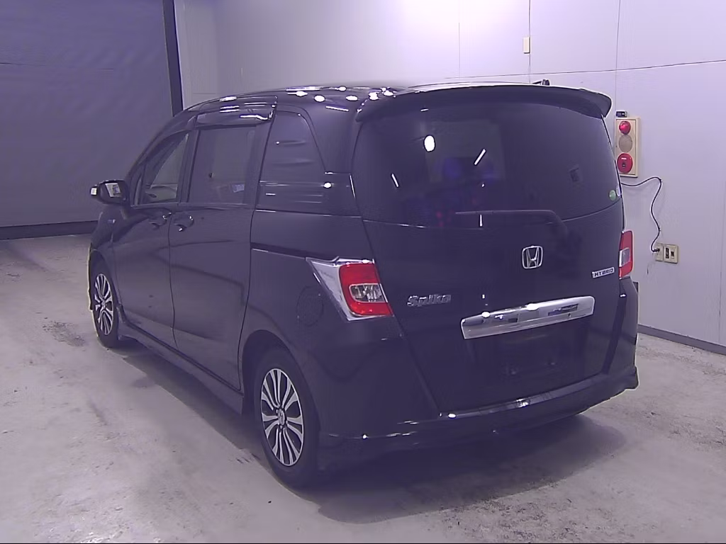 HONDA FREED SPIKE