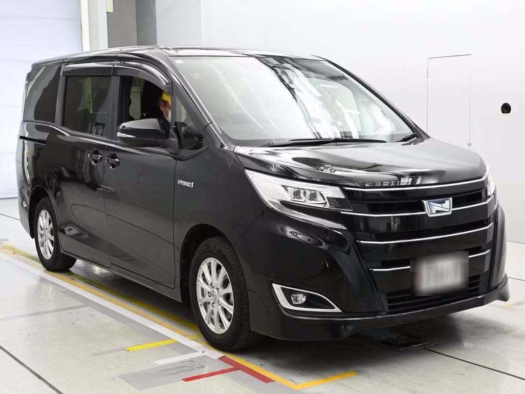 TOYOTA NOAH