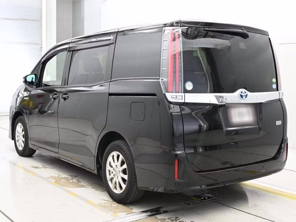 TOYOTA NOAH