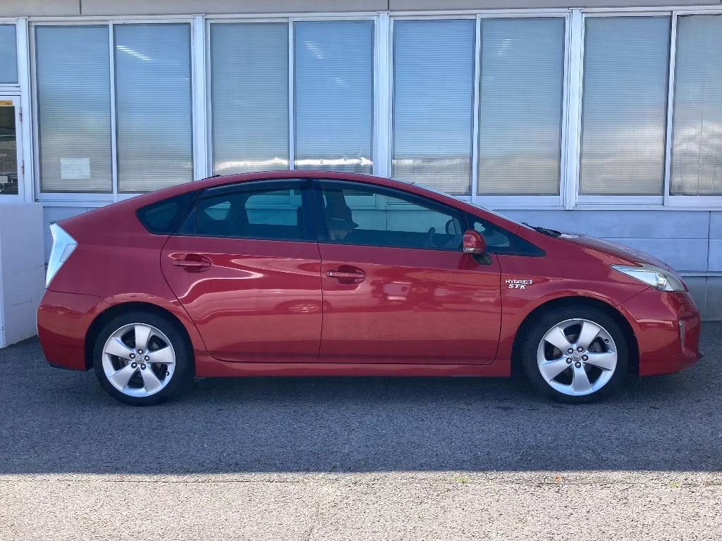 TOYOTA PRIUS