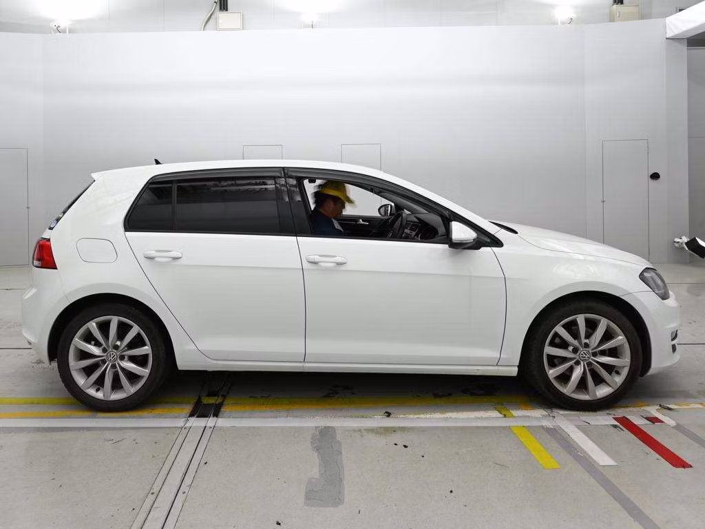 VOLKSWAGEN GOLF