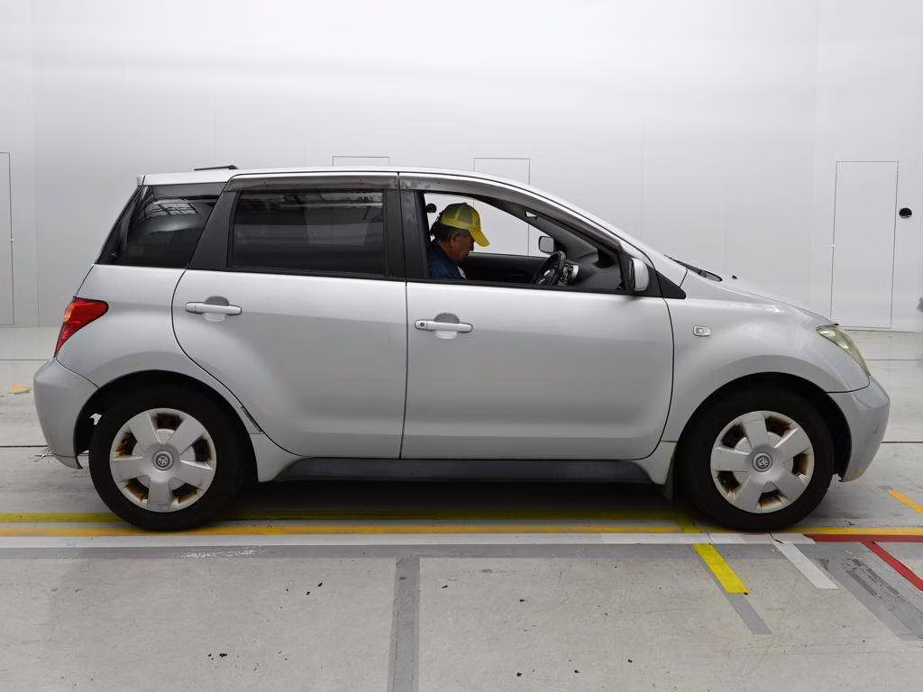 TOYOTA IST