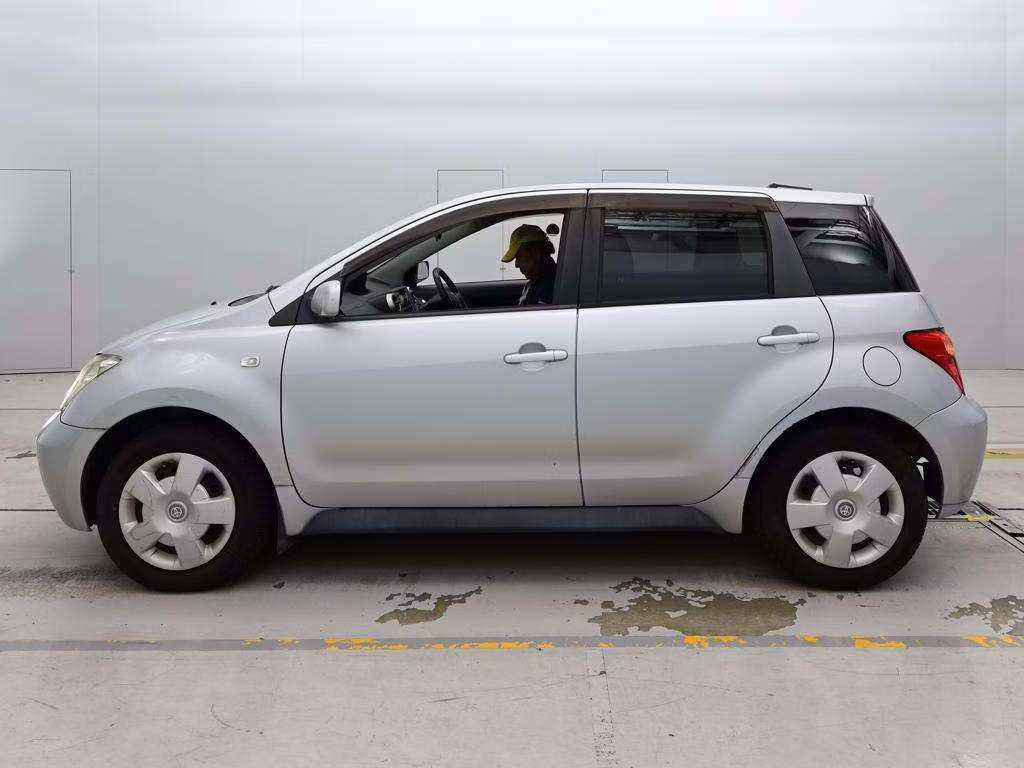 TOYOTA IST