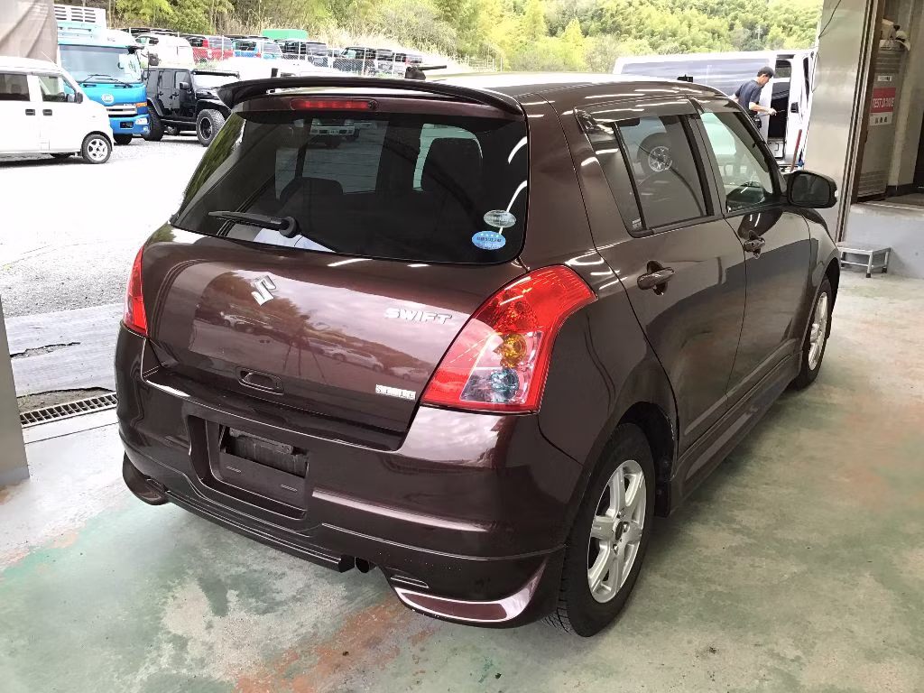 SUZUKI SWIFT